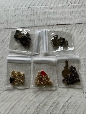 Set of 5 Giving Keys Mixed Jewelry in Gold and Gunmetal